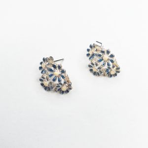 5/$25 Silver Tone Enamel Daisy Flower Bunch Earrin